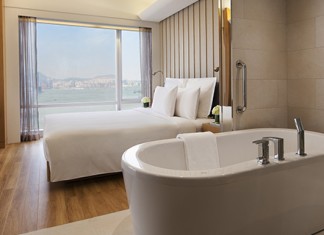 【香港萬麗海景酒店優惠】貼錢送房「零」房價!海景客房+送$1,260餐飲額+24小時住宿:每房$1,246起!