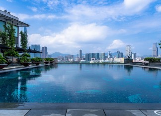 【四季酒店.打卡泳池味之旅】全新海景房+晚餐+早餐+打卡泳池$3,630起 (包服務費)