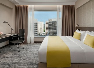 【旺季抵住價】豪華客房+每房$700餐飲額:每位$385起!歎酒店自助餐、下午茶!聖誕及除夕旺季適用 – 香港百樂酒店 (優惠至12月4日)