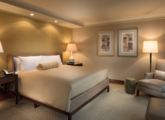 【Foodies 假期】豪華客房+早餐+$700餐飲額+貴賓廊禮遇:每房$1,700起!包下午茶及黃昏雞尾酒、可提前至12點入住!母親節周末都住得 – 香港港麗酒店 (優惠至4月19日)