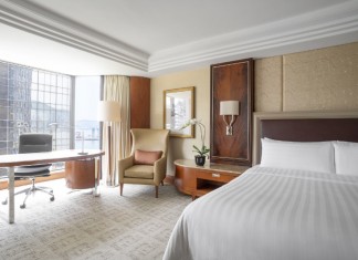 【九龍香格里拉.升級半海景房連 Lounge 及消費額】升級半海景豪華客房+豪華閣貴賓廊禮遇 (早餐+黃昏雞尾酒)+八百酒店消費額$1,650起 (包服務費)