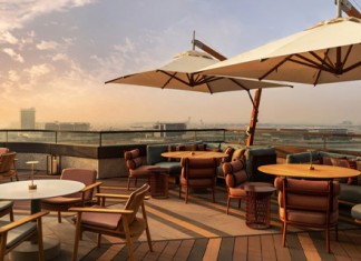 【東涌 Sheraton 四大優惠】齊玩豐富活動:試駕 Tesla Model Y、遊梅窩農場、山系之旅、Chill 歎下午茶!豪華客房+自助早餐+下午茶 $1,150起!