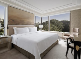 【港島香格里拉.兩大皇牌套票優惠】住宿+早餐+$1,000酒店消費額 / 自助晚餐$2,450起 (包服務費)!限量搶入 Lounge / 升級尊貴豪華海景房 城景套房:面積達915平方尺 (85平方米),由法藉設計師 Tristan Auer 精心設計,散發著現代奢華氣息。套房設有獨立起居間與偌大的臥室、舒適嘅日間床、寬敞明亮嘅開放式備餐間及兩個獨立衛生間,昇華整個住宿體驗。