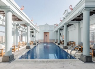 【逸東 x 天際100.玩住食】升級至逸新客房+自助早餐+紅酒+延遲退房+天際 100 & Café 100 啤酒炸鷄狂歡套票$1,388起 (包服務費)!