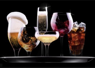 【灣景國際.升級房連2餐自助餐】飲飽食醉!時尚客房+自助晚餐+無限暢飲+自助早餐$1,760起 (包服務費) 「無限暢飲」 指定紅 / 白酒、啤酒