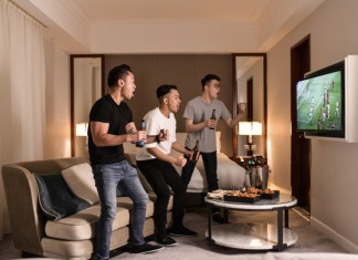 【康得思.球迷狂歡 / 星夜美夢 staycation】住宿+自助早餐+派對小吃拼盤+紅酒+世界盃及英超直播$1,098起