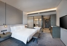 【瘋搶$10酒店】珠海橫琴希爾頓逸林酒店、深圳國際會展中心皇冠假日酒店每晚$10!仲包埋早餐|Klook 十週年生日祭