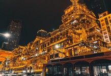 【港航.重慶優惠】賞花季節+兩江遊船賞洪崖洞吊腳樓!重慶來回連稅$1,391起!包23kg 寄艙行李+手提行李+隨身物品!3至6月出發